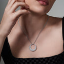 Collar con colgante circular de circonitas cúbicas transparentes en plata 925 rodiada (Liquidación) - STP00631CLR