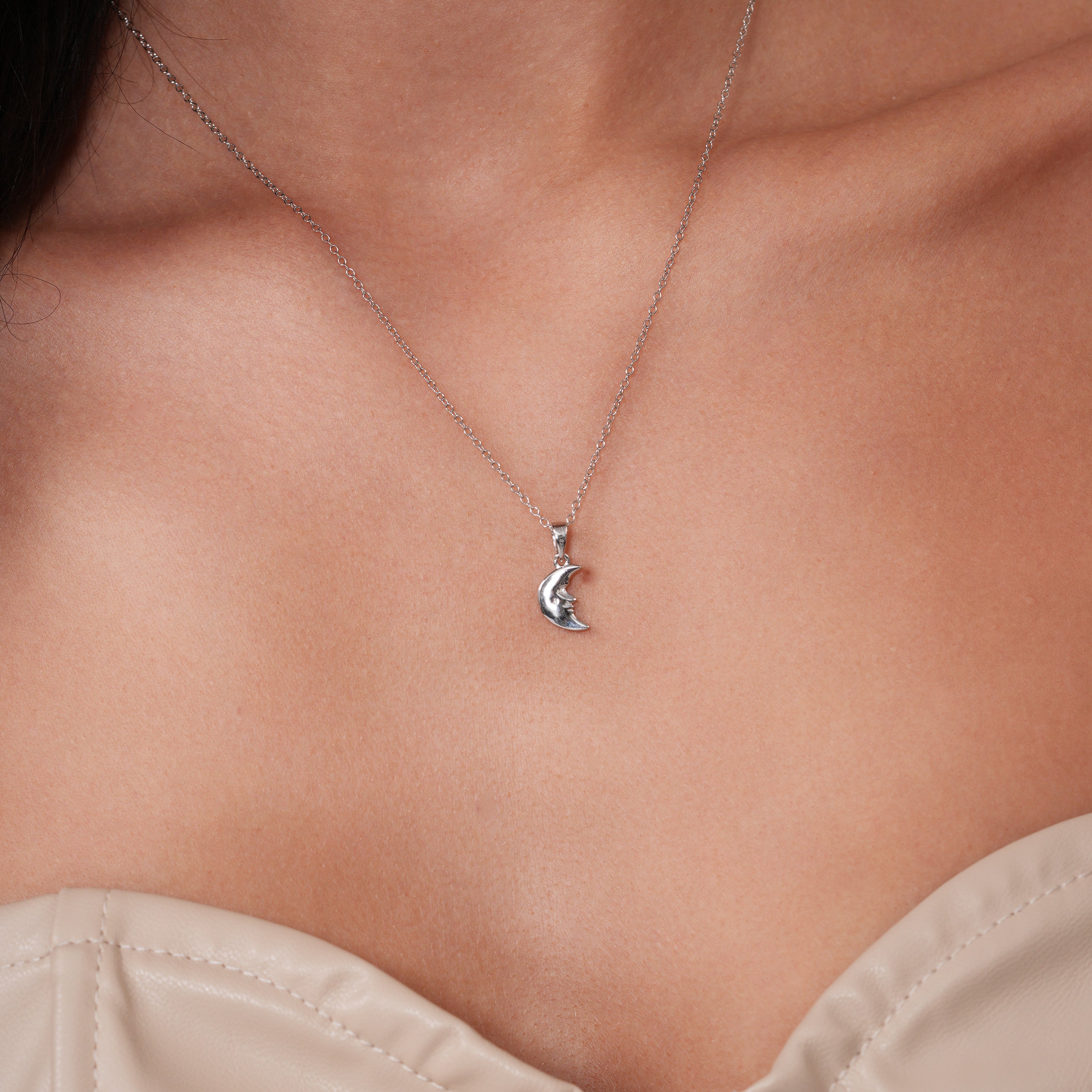 Rhodium Plated 925 Sterling Silver 7.2mm x 9.9mm Moon Face Adjustable Pendant Necklace - STP01869