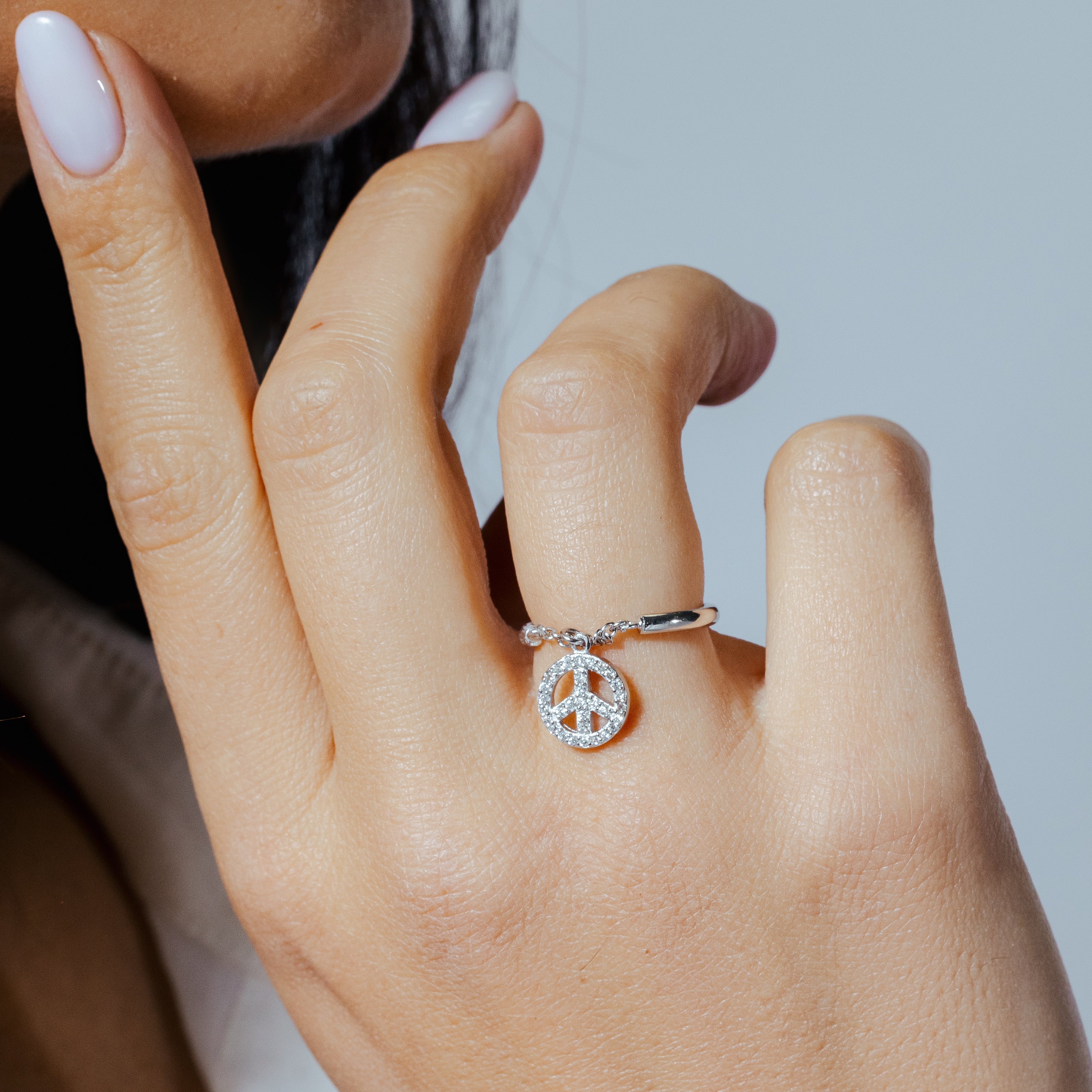 Anillo de la Paz de Plata de Ley 925 con Baño de Rodio - STR01016