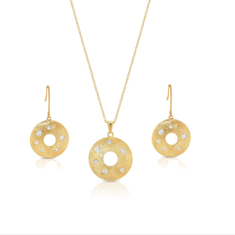 Liquidación - Conjunto de aretes y collar con disco de circonita cúbica bañado en oro de plata 925 - STS00251
