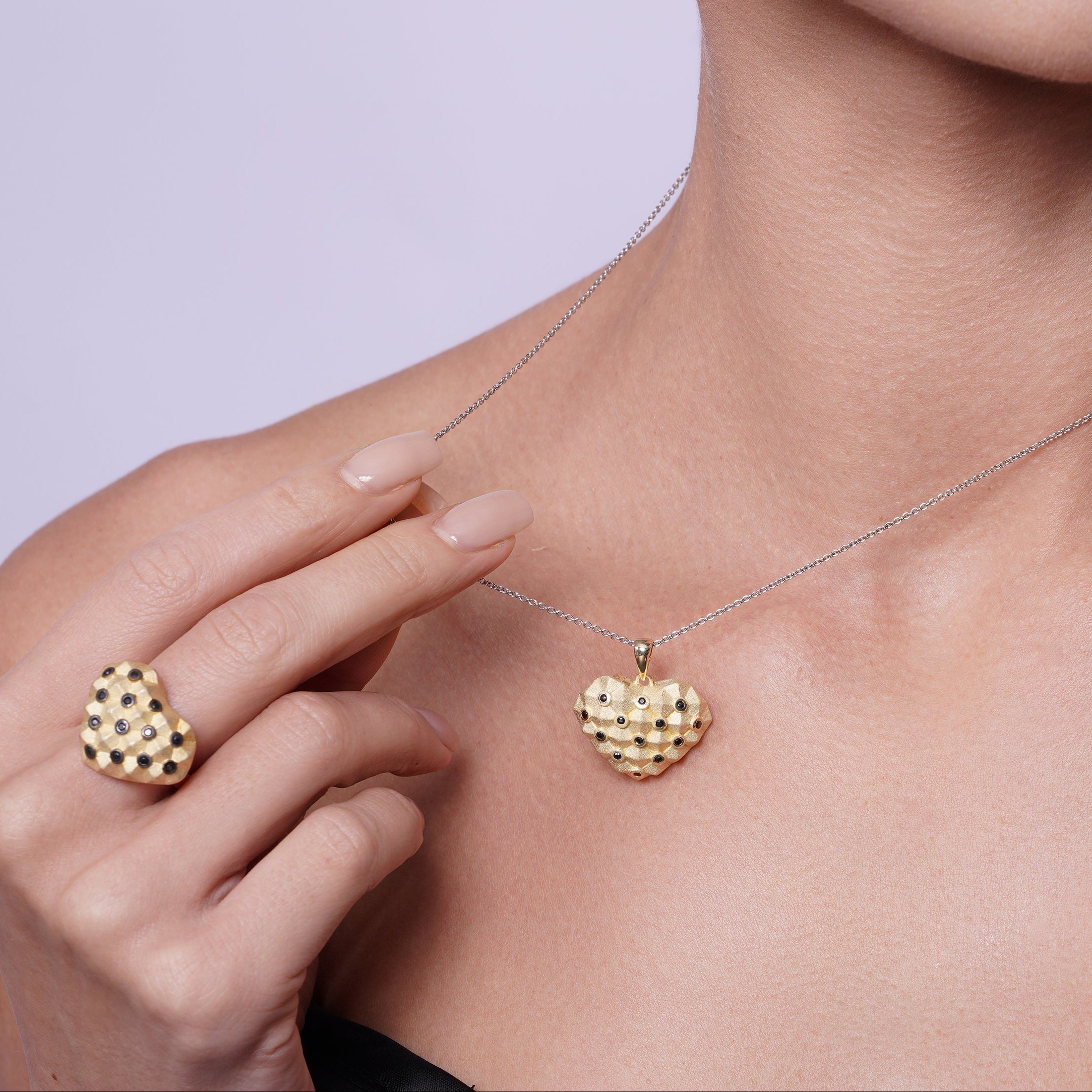 Liquidación - Conjunto de aretes y collar con circonitas cúbicas en forma de corazón, con lunares negros y baño de oro de plata 925 - STS00379