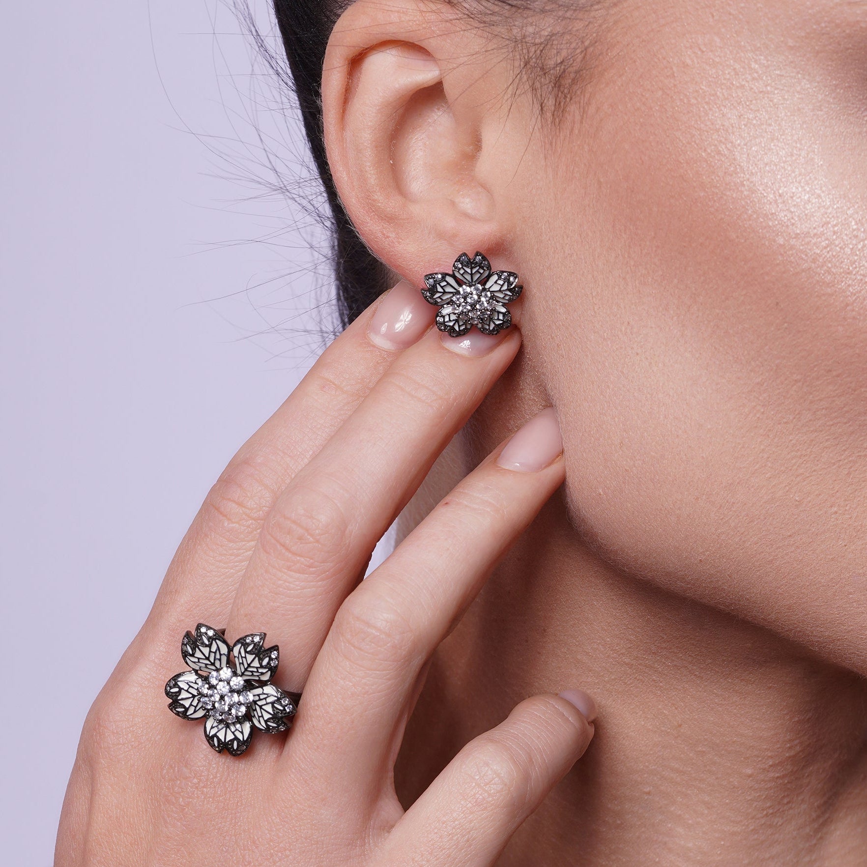 Liquidación - Conjunto de flor de plata 925 rodiada con esmalte blanco y circonitas - STS00388