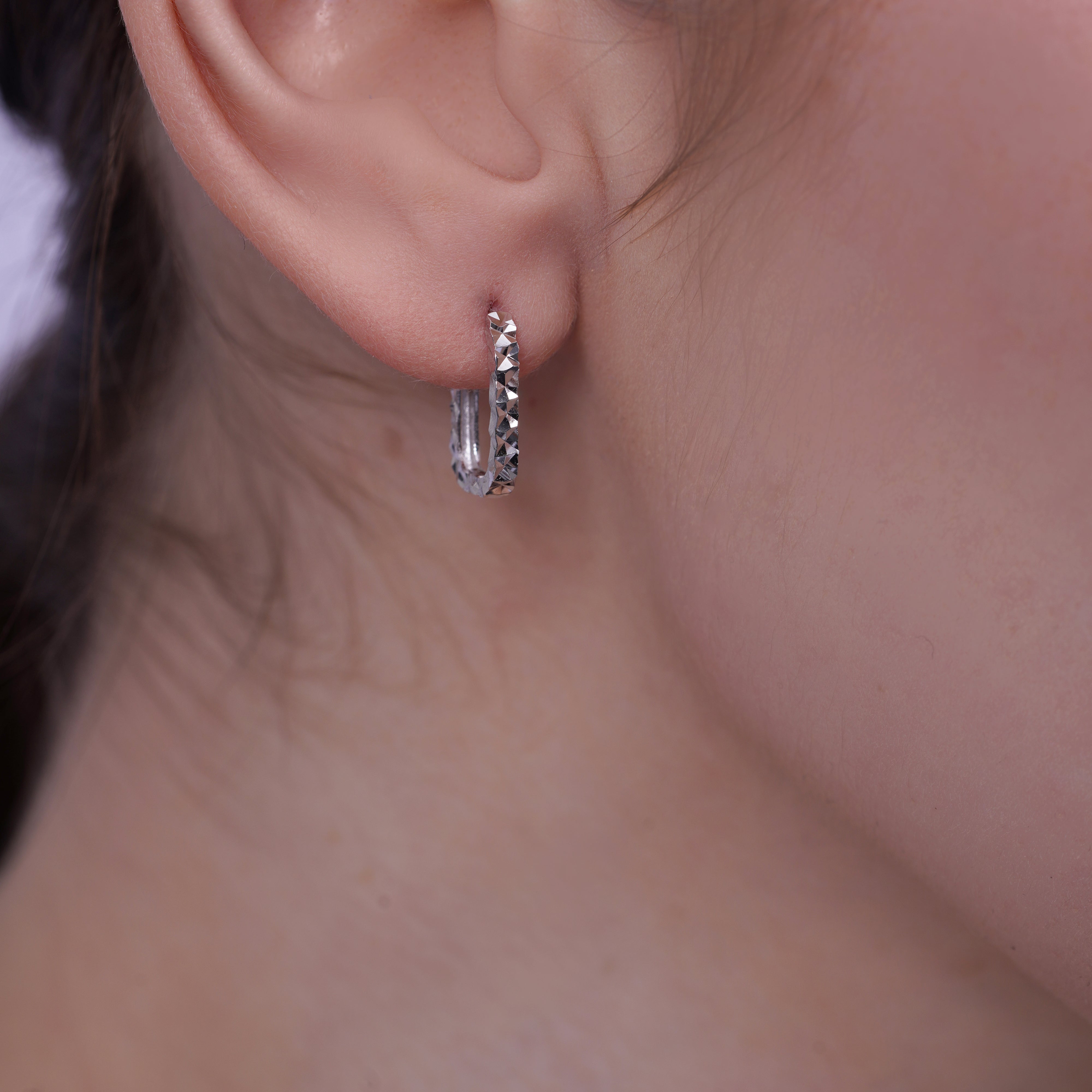 925 Sterling Silver Diamond Cut Oval Hoop Earrings - TGE00014