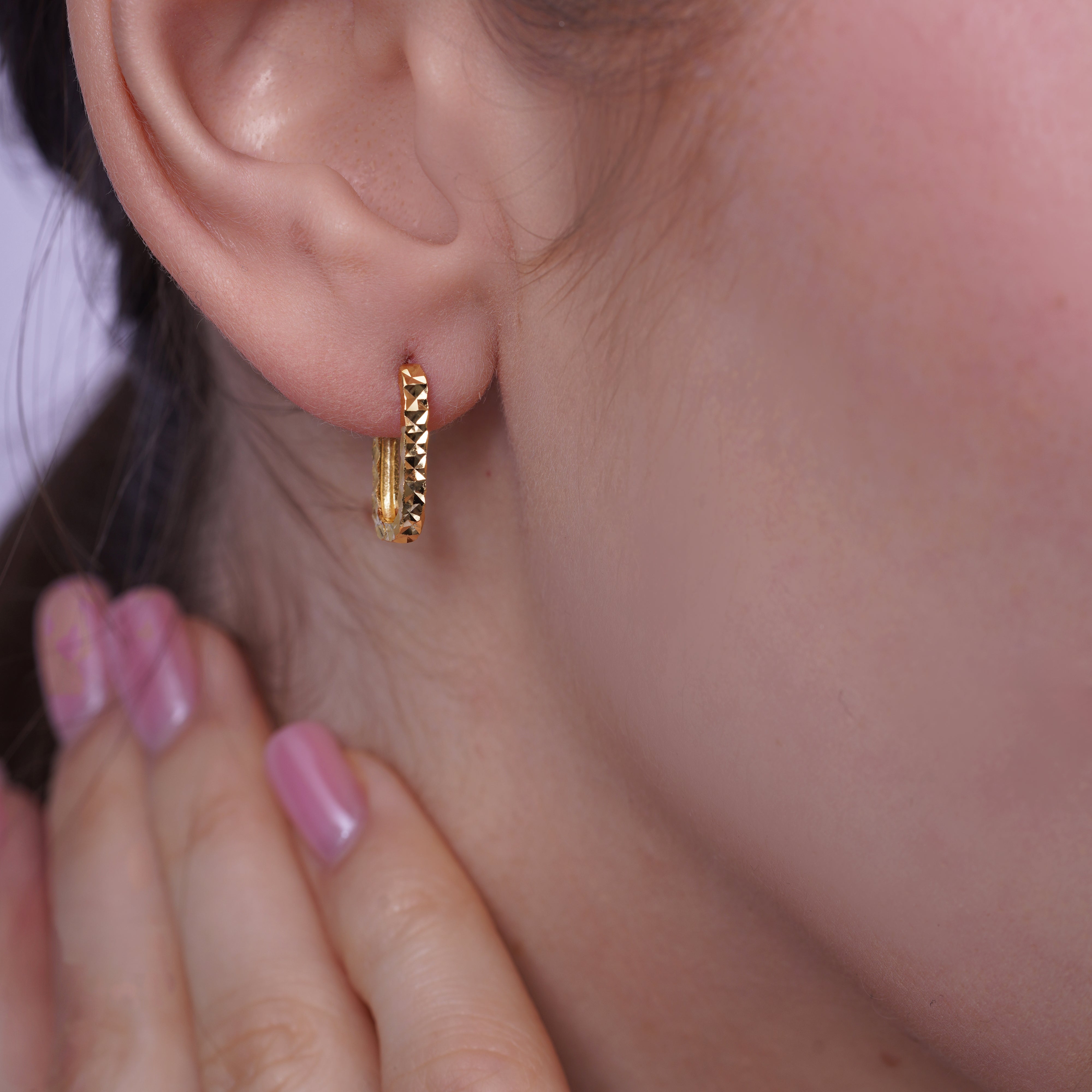 Pendiente de botón de plata de ley rodiada con doble banda de 4,5 mm x 21 mm - GME00131