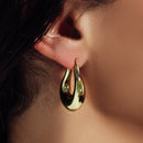 Pendiente de plata de ley 925 bañado en oro con cierre de lágrima gruesa y abultada - ARE00042GP