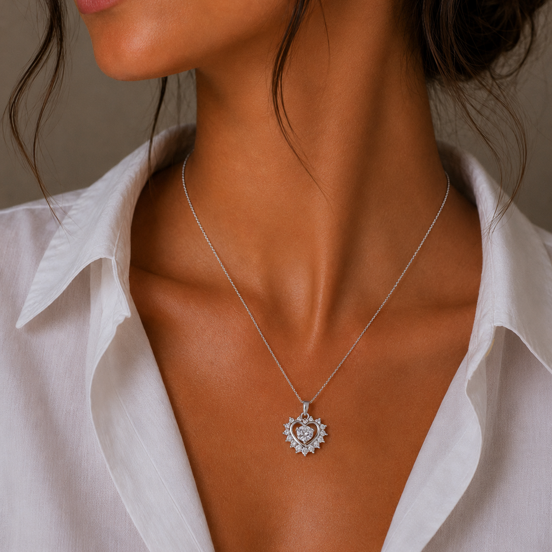 Collar de plata 925 con corazón abierto y circonitas chapadas en rodio - BGP00465