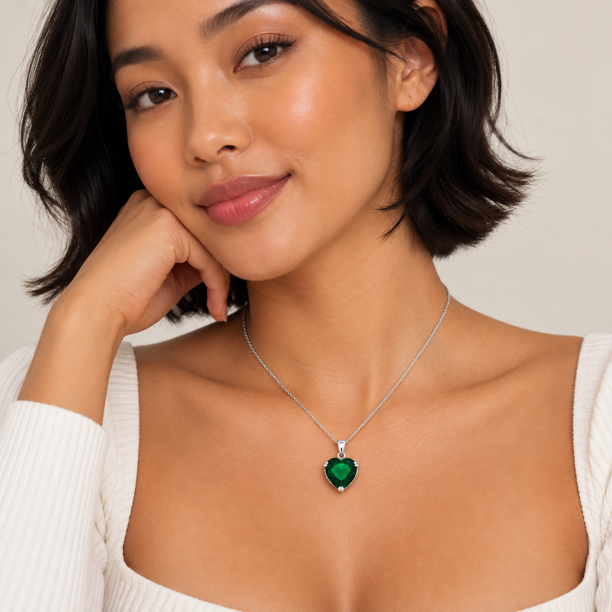Collar de cuerda con circonita cúbica y corazón verde chapado en rodio en plata 925 - BGP00730