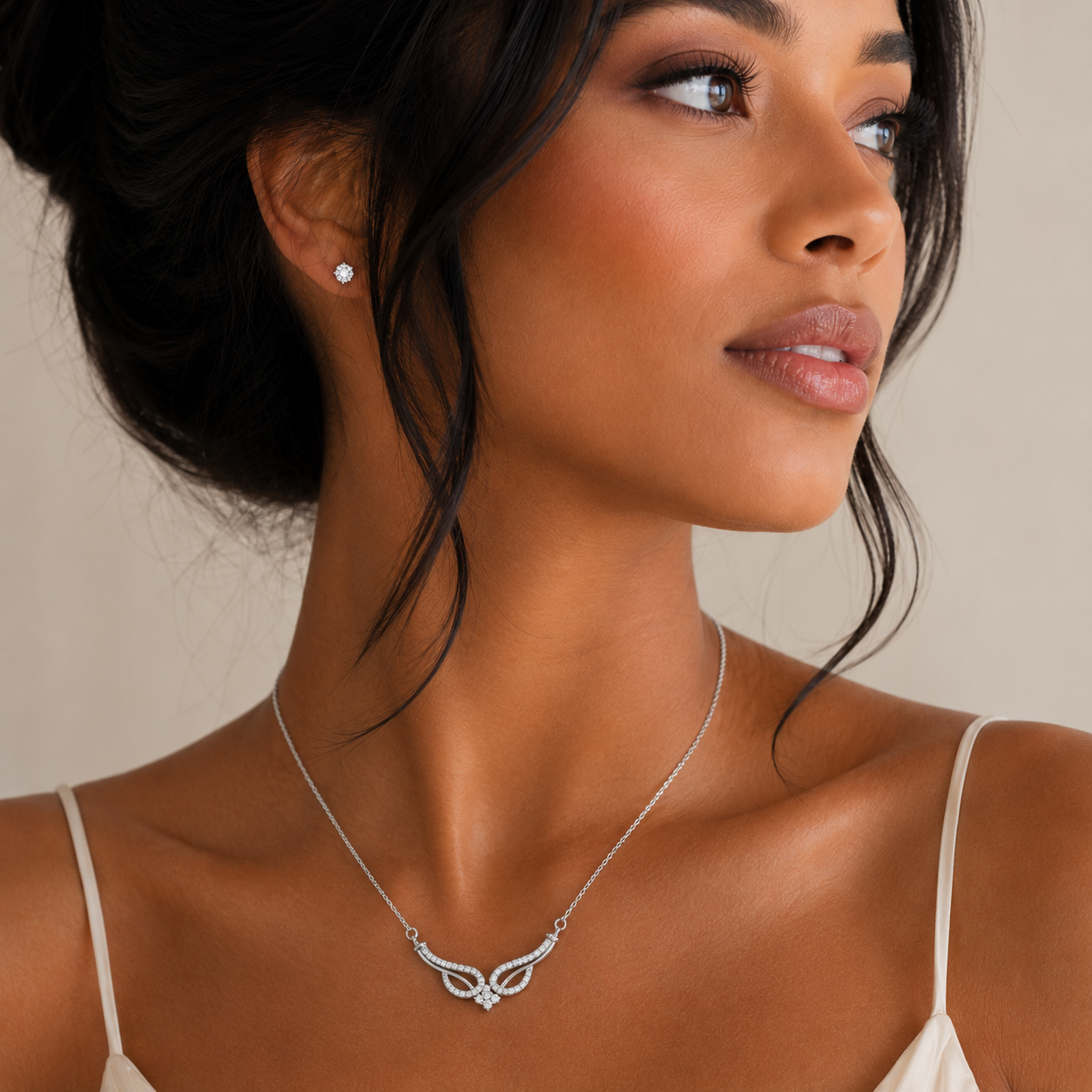Collar con colgante de diseño tribal con circonita transparente chapada en rodio de plata 925 - BGP00953