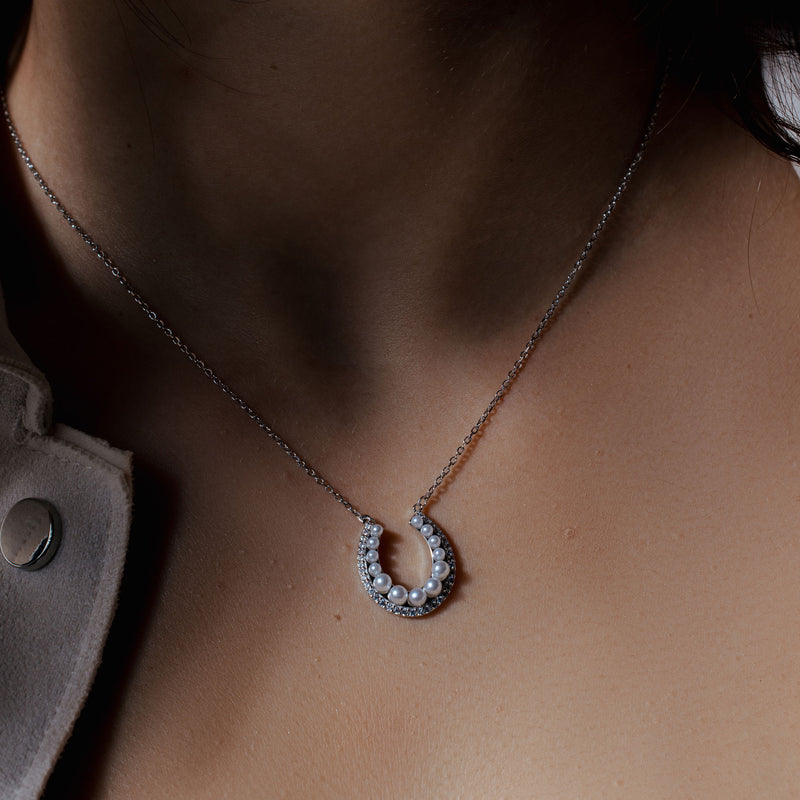 Collar de plata de ley 925 con perla de herradura chapada en rodio y circonita transparente - BGP01487