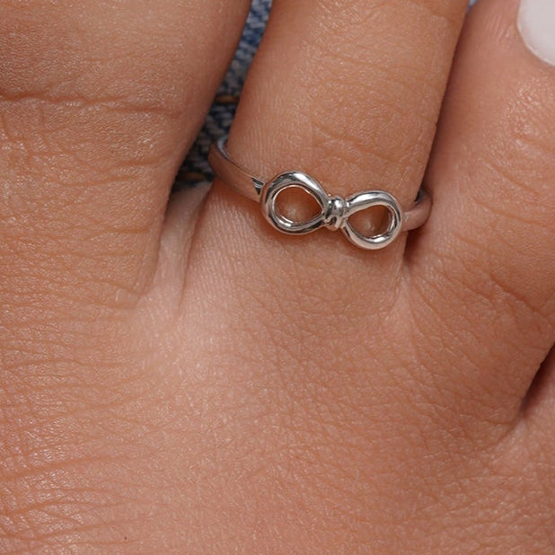 Anillo De Dedo Con Mini Lazo Chapado En Rodio De Plata 925 - BGR00842