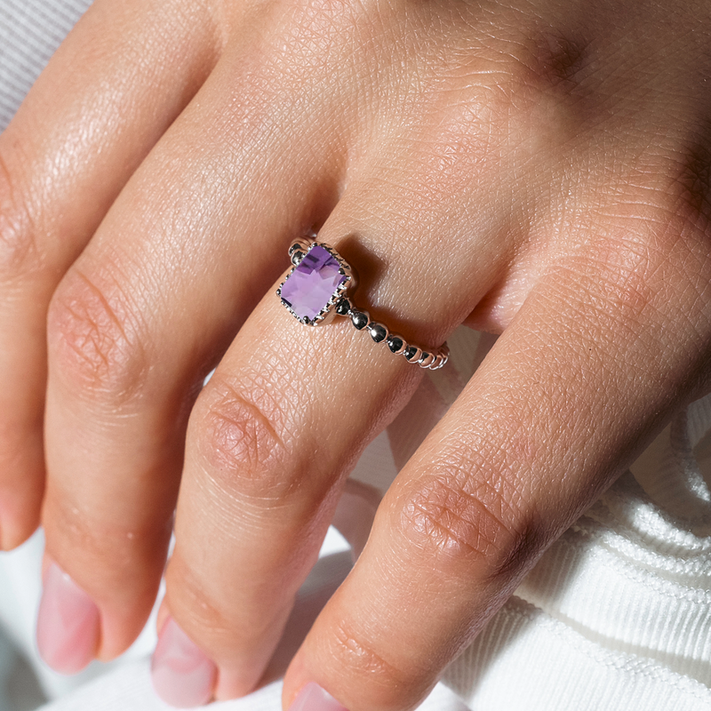 Anillo de piedra natal central cuadrada con vástago con cuentas chapado en rodio de plata de ley 925 de febrero - BGR01081FEB