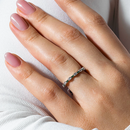 Anillo de eternidad en plata de ley 925 con circonitas verdes transparentes alternadas - BGR01311GRN