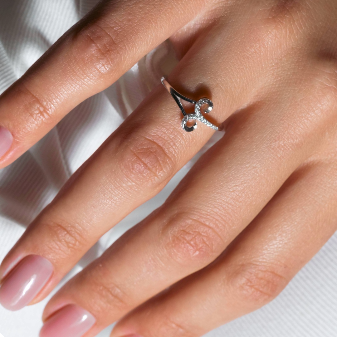 Anillo de plata de ley 925 rodiada con circonita cúbica y signo del zodiaco Aries - BGR01324