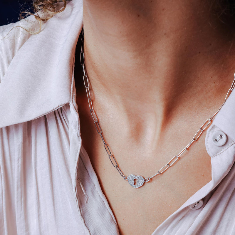 Collar con candado de corazón de circonita transparente ajustable con clip chapado en rodio de plata 925 - ITN00163-RH