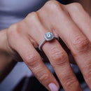 Anillo de compromiso de plata de ley 925 rodiada con moissanita de 1 quilate y circonita cúbica - MBGR00015