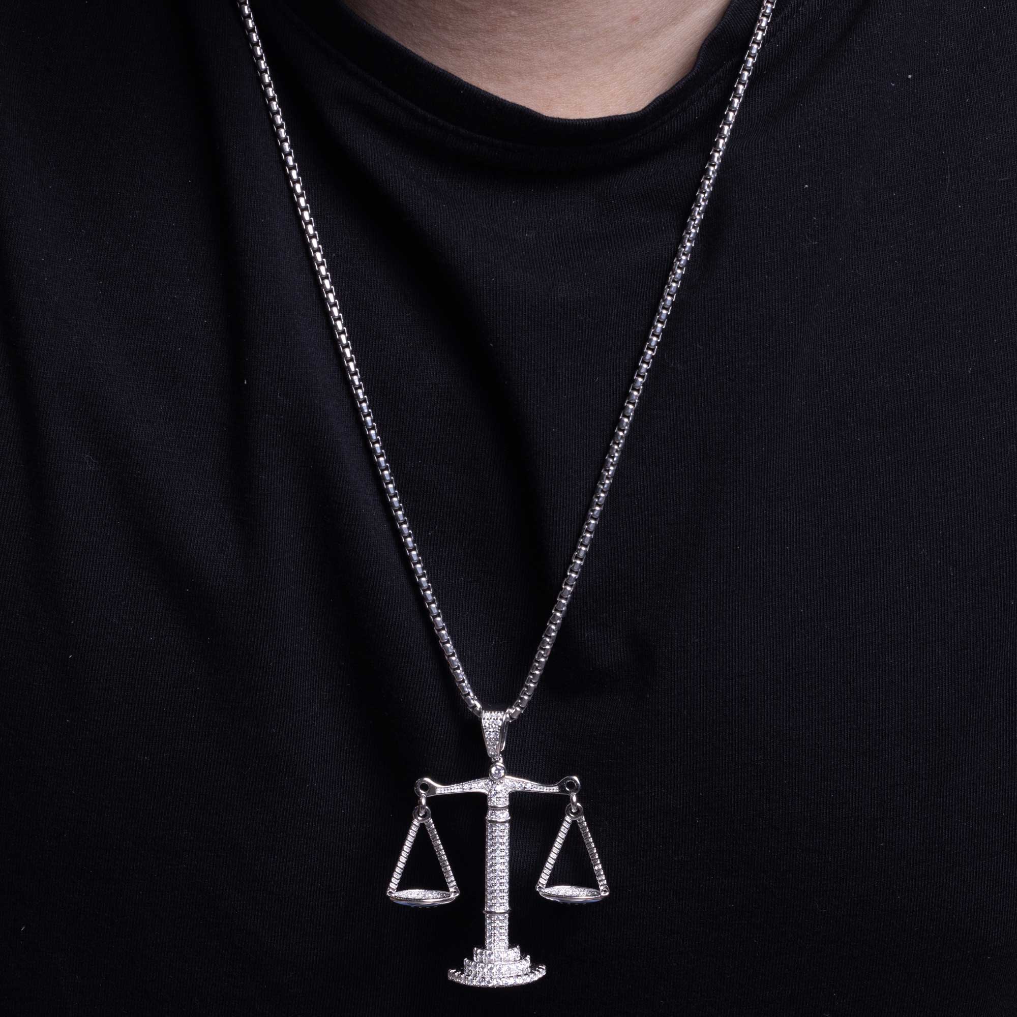 Colgante Hip Hop con circonitas cúbicas y escamas de Libra en plata de ley 925 rodiada - SLP00022