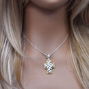 Liquidación - Cruz de cesta de dos tonos con acabado mate en plata de ley - SPP00036