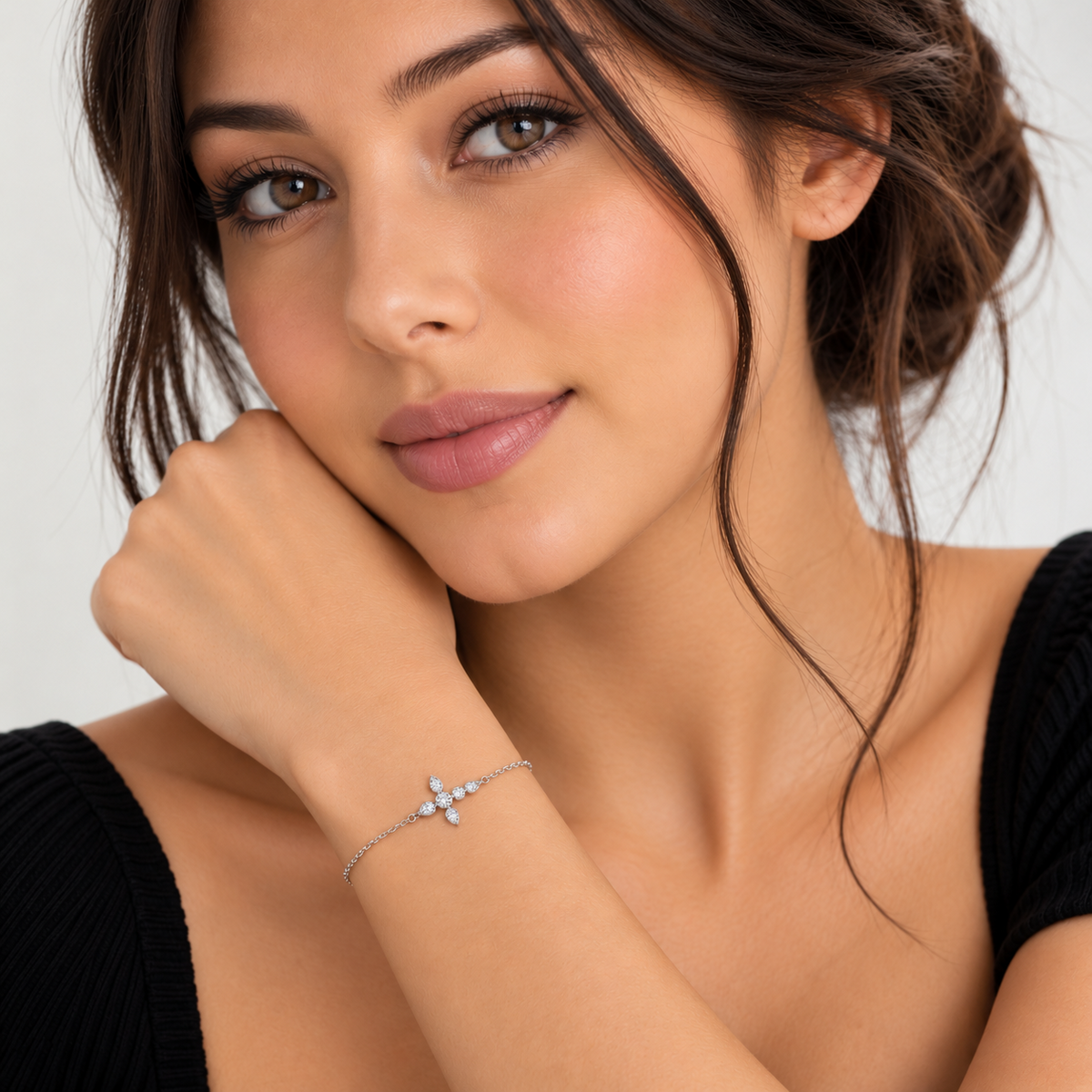Pulsera de plata 925 con baño de rodio y circonita lateral de cruz - STB00628