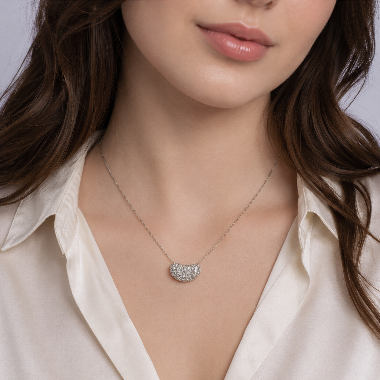 Liquidación - Collar con colgante de frijol chapado en rodio de plata de ley 925 con circonitas cúbicas incrustadas - STP00057