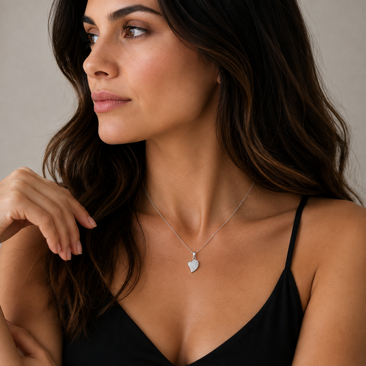 Collar con colgante de corazón pequeño de diamante transparente chapado en rodio de plata 925 - STP01025
