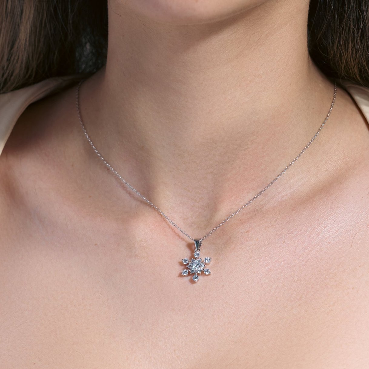 Collar de copos de nieve con circonitas cúbicas en plata de ley 925 rodiada - STP01729