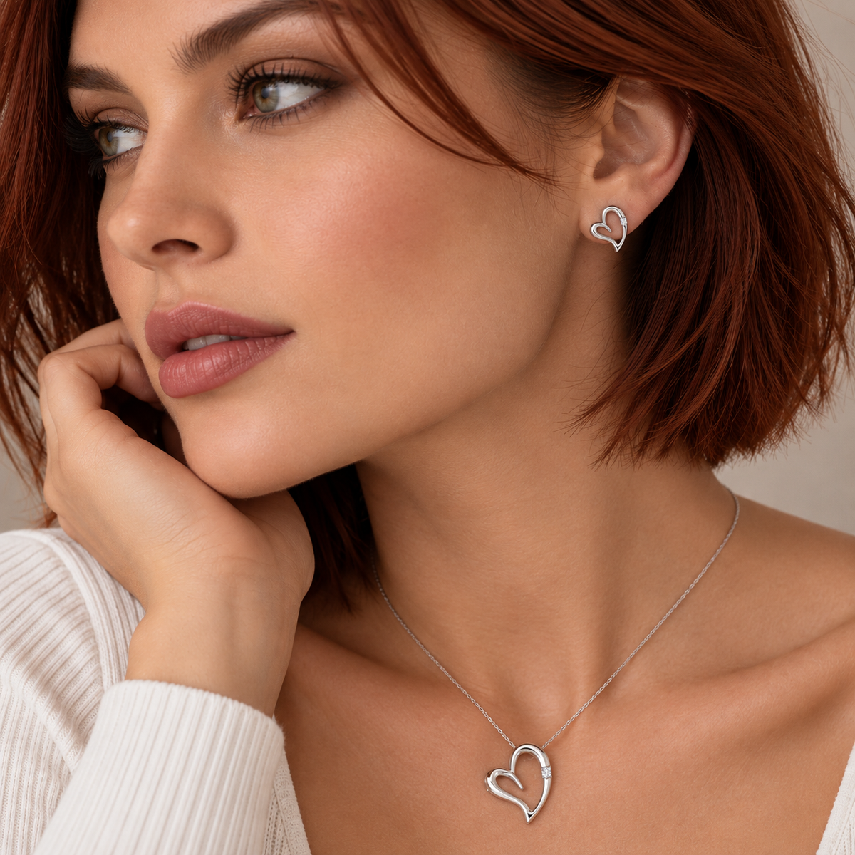 Conjunto de pendientes y collar con circonitas cúbicas en forma de corazón abierto en plata de ley 925 rodiada - STS00159