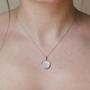 Colgante colgante con micro pavé de circonita cúbica chapado en rodio de plata 925 - ACP00052