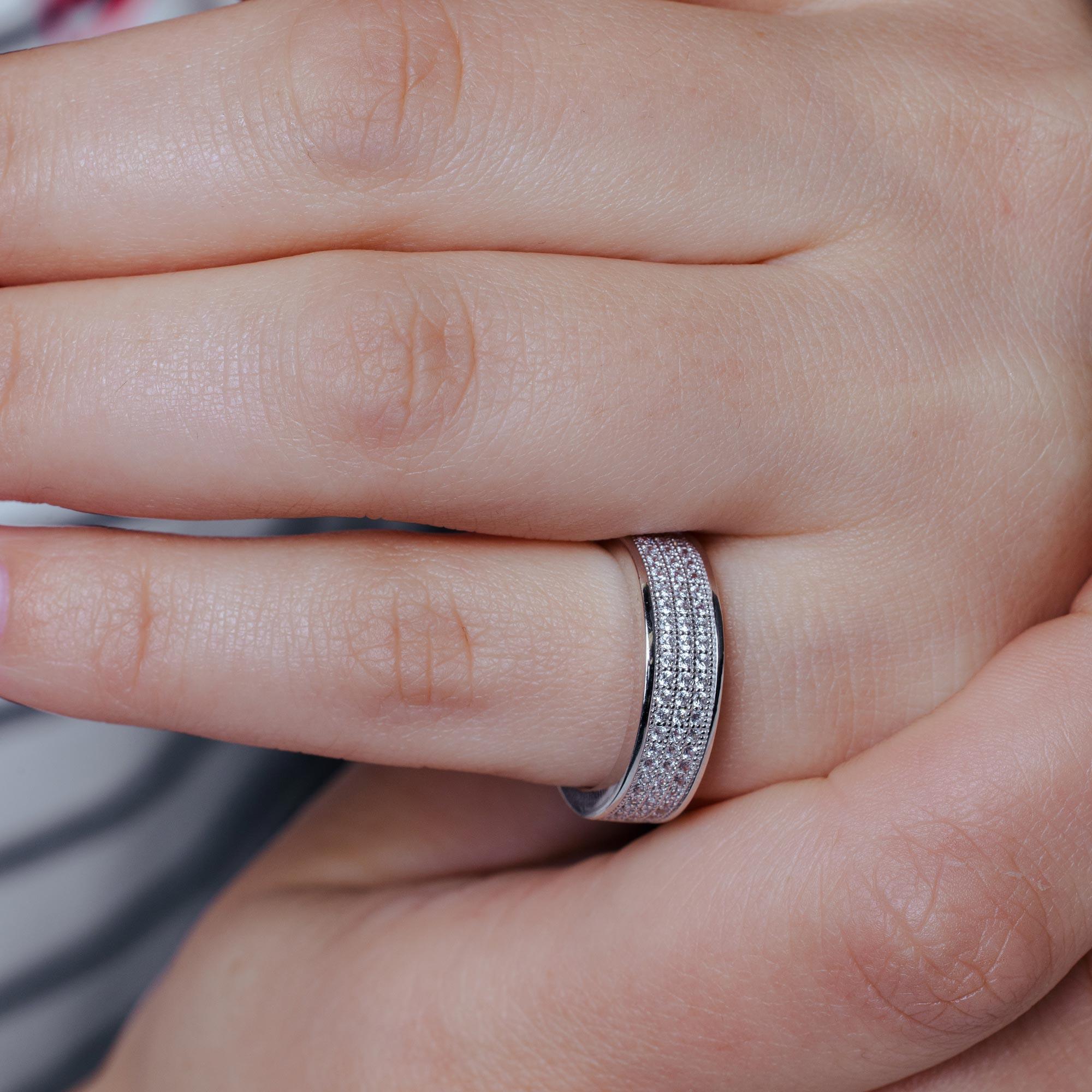 Anillo de plata 925 con medio micro pavé de circonita chapada en rodio - ACR00044