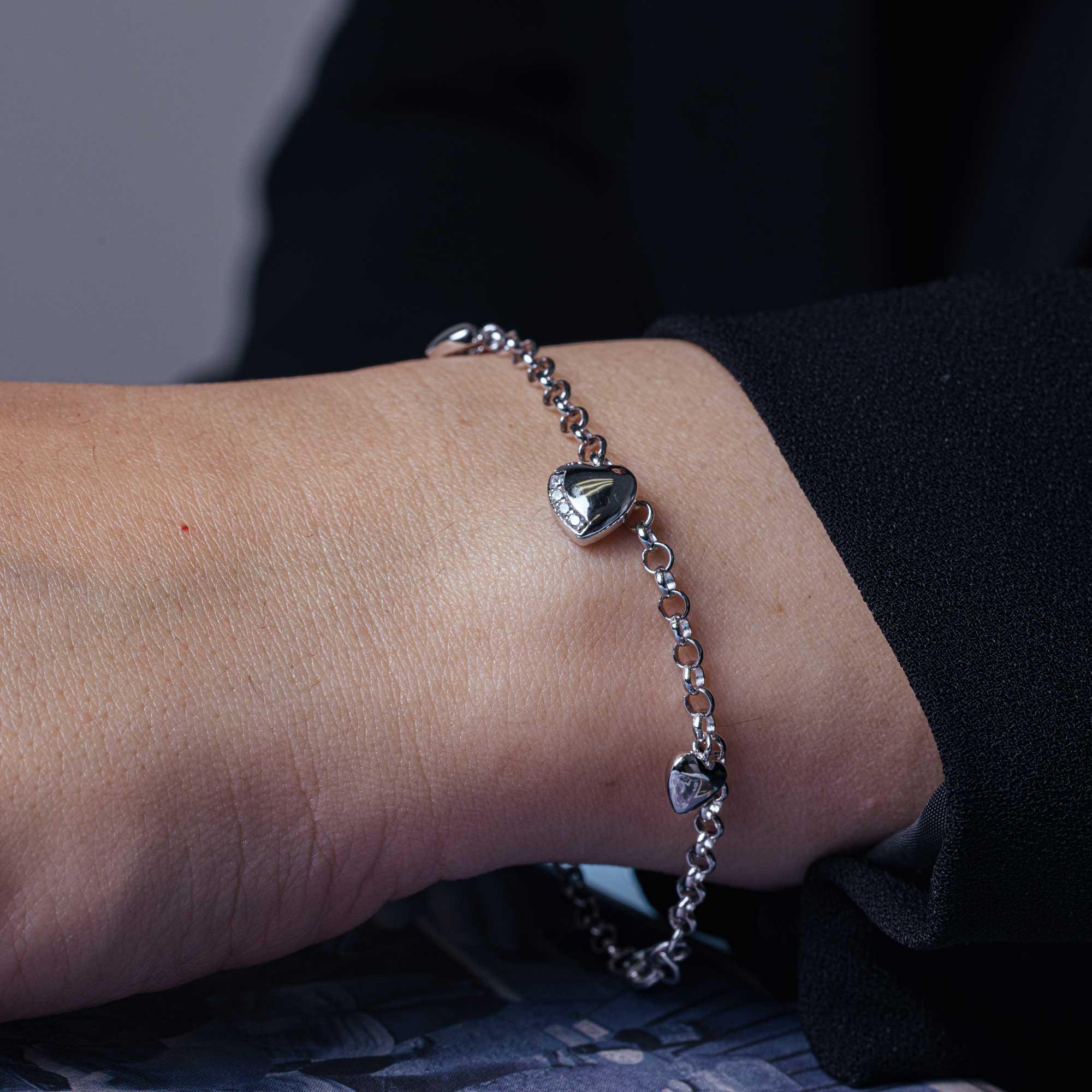 Pulsera colgante con múltiples corazones y circonitas chapadas en rodio de plata 925 - BGB00019