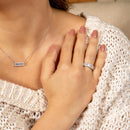 Banda de eternidad chapada en rodio de plata 925 con piedras de circonita baguette - BGR01075