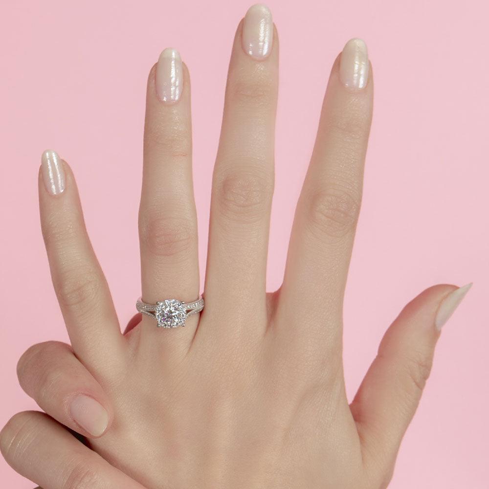 Anillo de halo chapado en rodio de plata 925 con incrustaciones de micro pavé - GMR00084