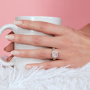 Anillo de piedra central CZ con diseño cuadrado chapado en rodio de plata 925 - GMR00094