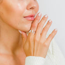 Anillo de plata 925 bañado en rodio con circonita cúbica de 2 hileras y perlas sintéticas - GMR00131