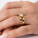 Anillo de bodas bicolor de plata de ley 925 con circonitas cúbicas martilladas - GMR00186GP