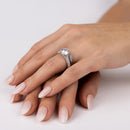 Anillo nupcial de plata de ley 925 rodiada con micropavé y piedra central - GMR00204