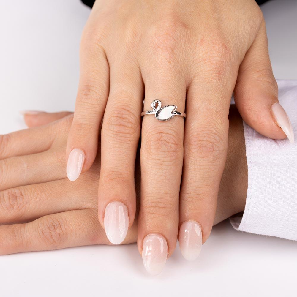 Anillo de plata de ley 925 rodiada con circonitas cúbicas y nácar sintético - GMR00308