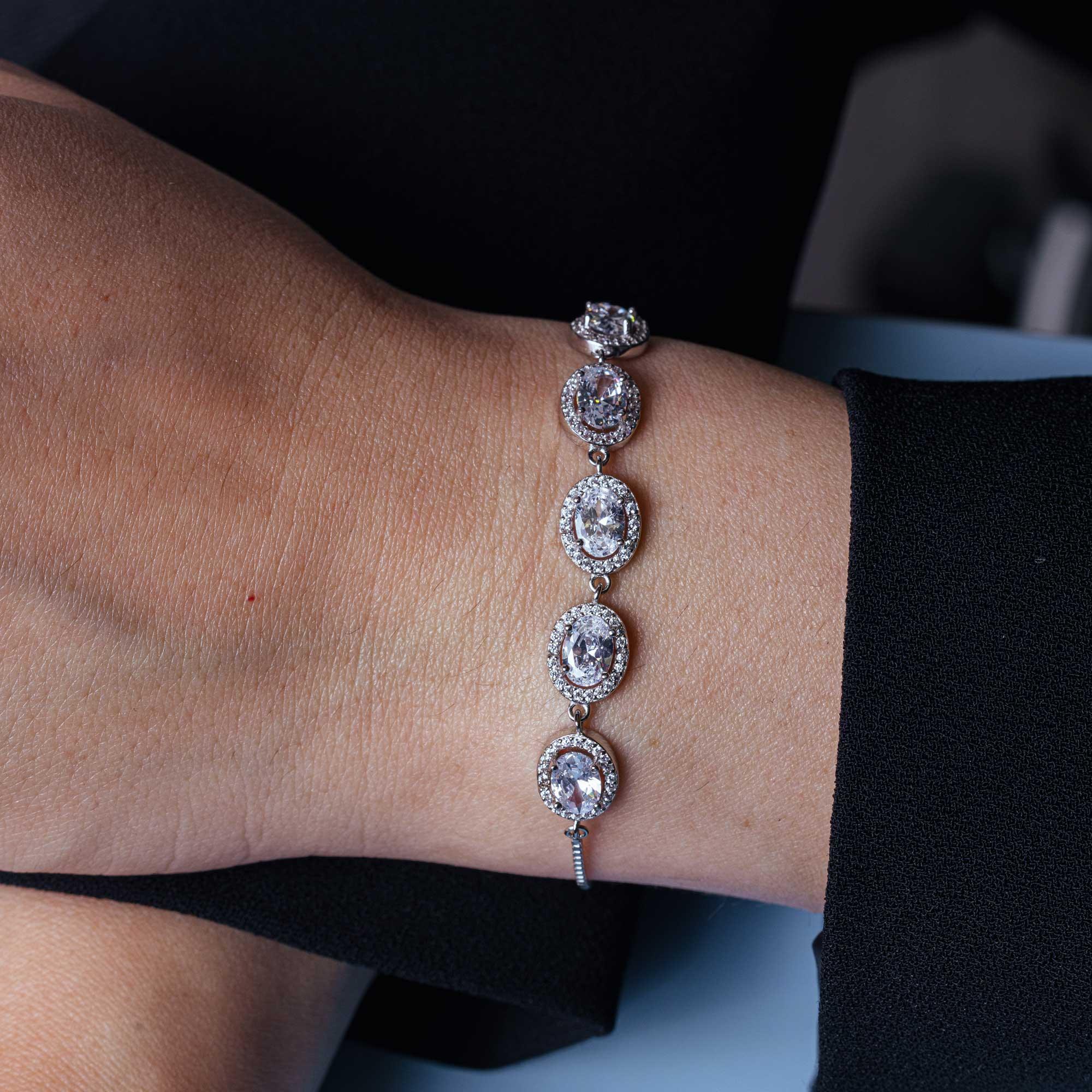 Pulsera de lazo de plata de ley 925 rodiada con 5 micropavé de circonitas cúbicas ovaladas y redondas transparentes - STB00548CZ