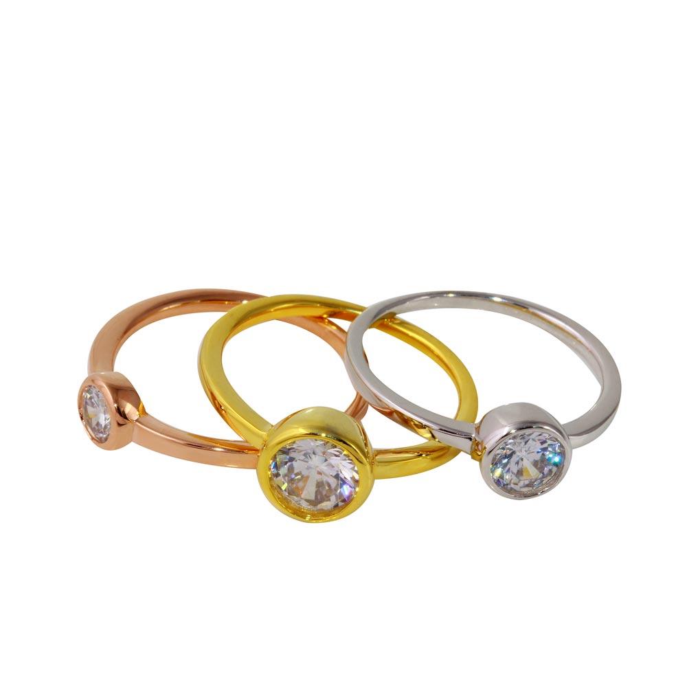 Anillo apilable de tres circonitas redondas bañado en plata de ley 925 - STR01067