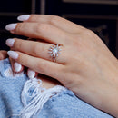 Anillo de plata de ley 925 rodiada con flor de ópalo sintético y centro de circonita cúbica - BGR01259