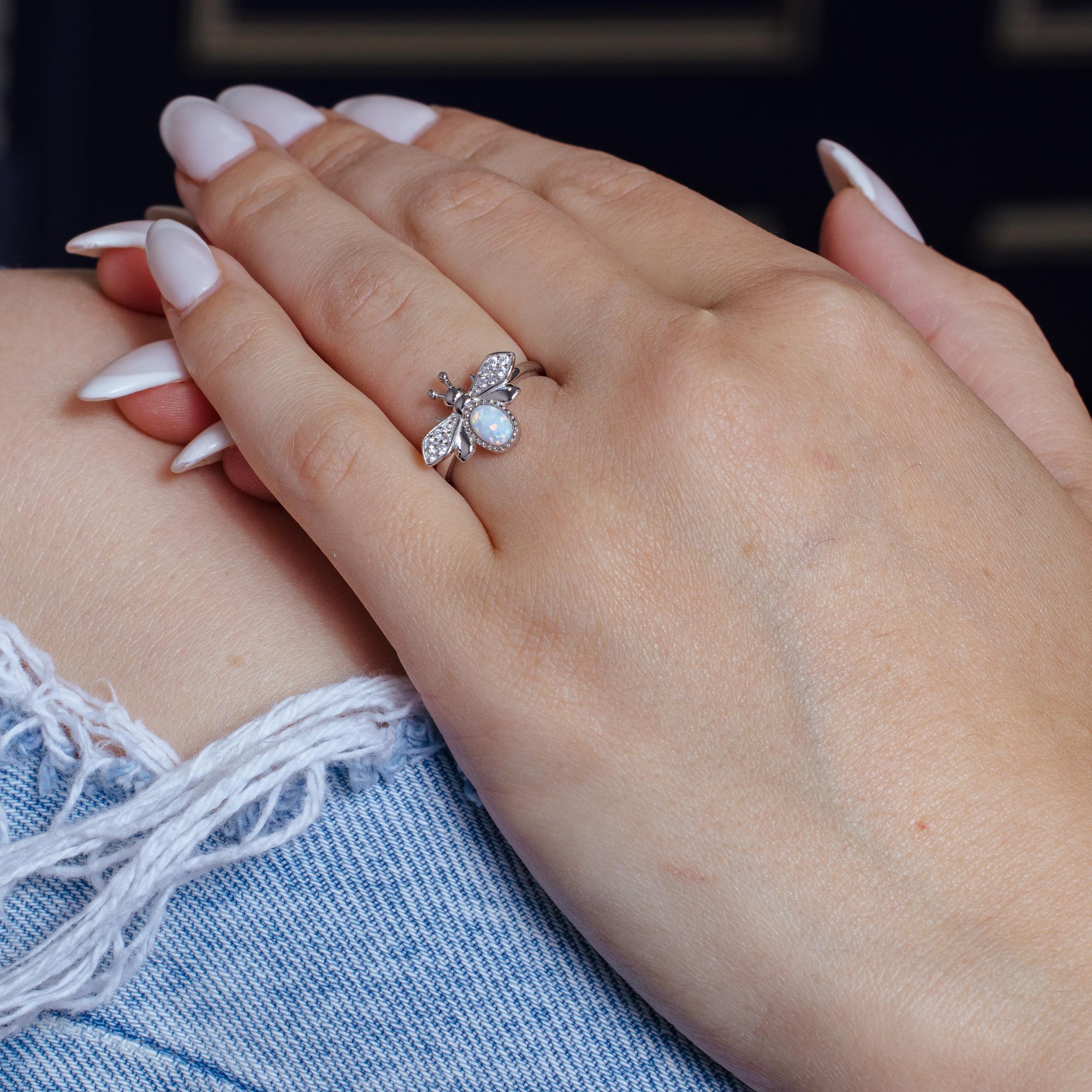 Anillo de abeja con ópalo simulado en plata de ley 925 rodiada - BGR01355