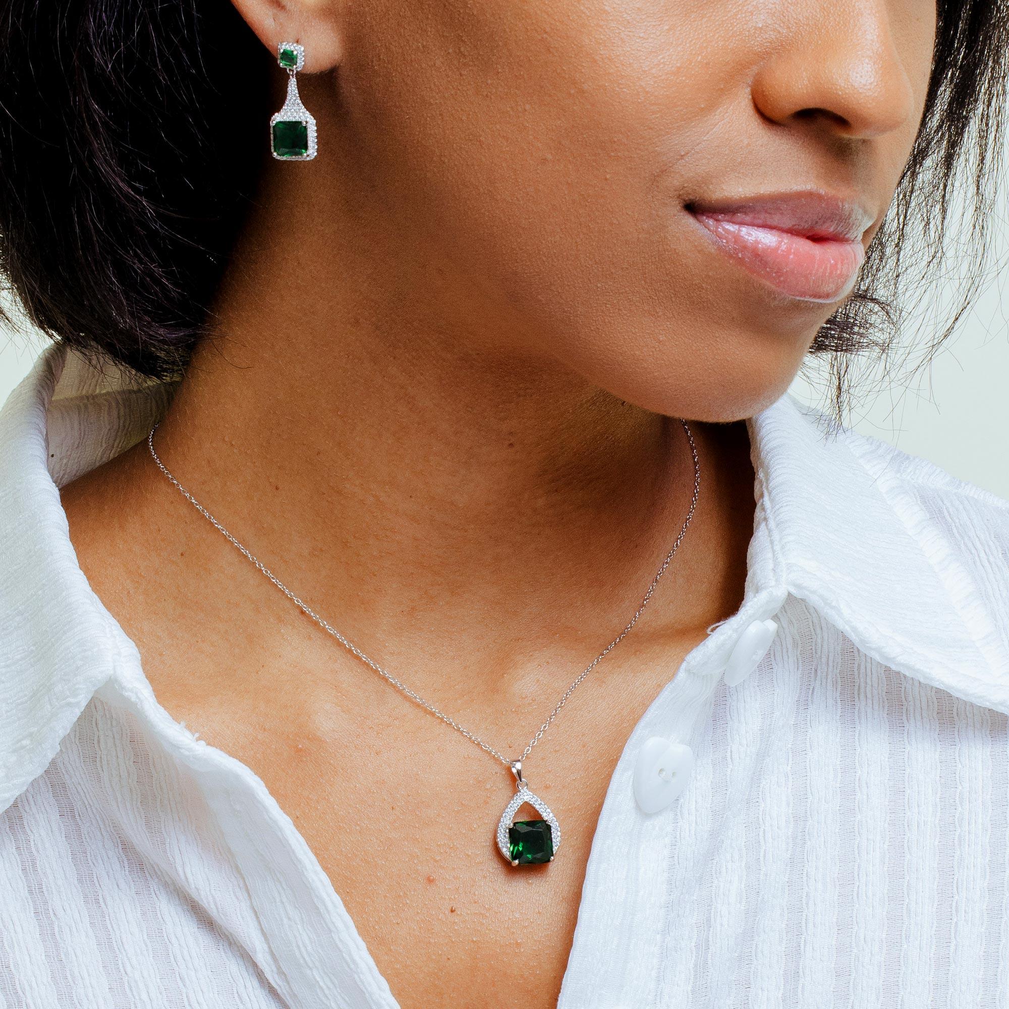 Pendientes de plata de ley 925 rodiada con colgante de lágrima y circonitas verdes - BGS00608