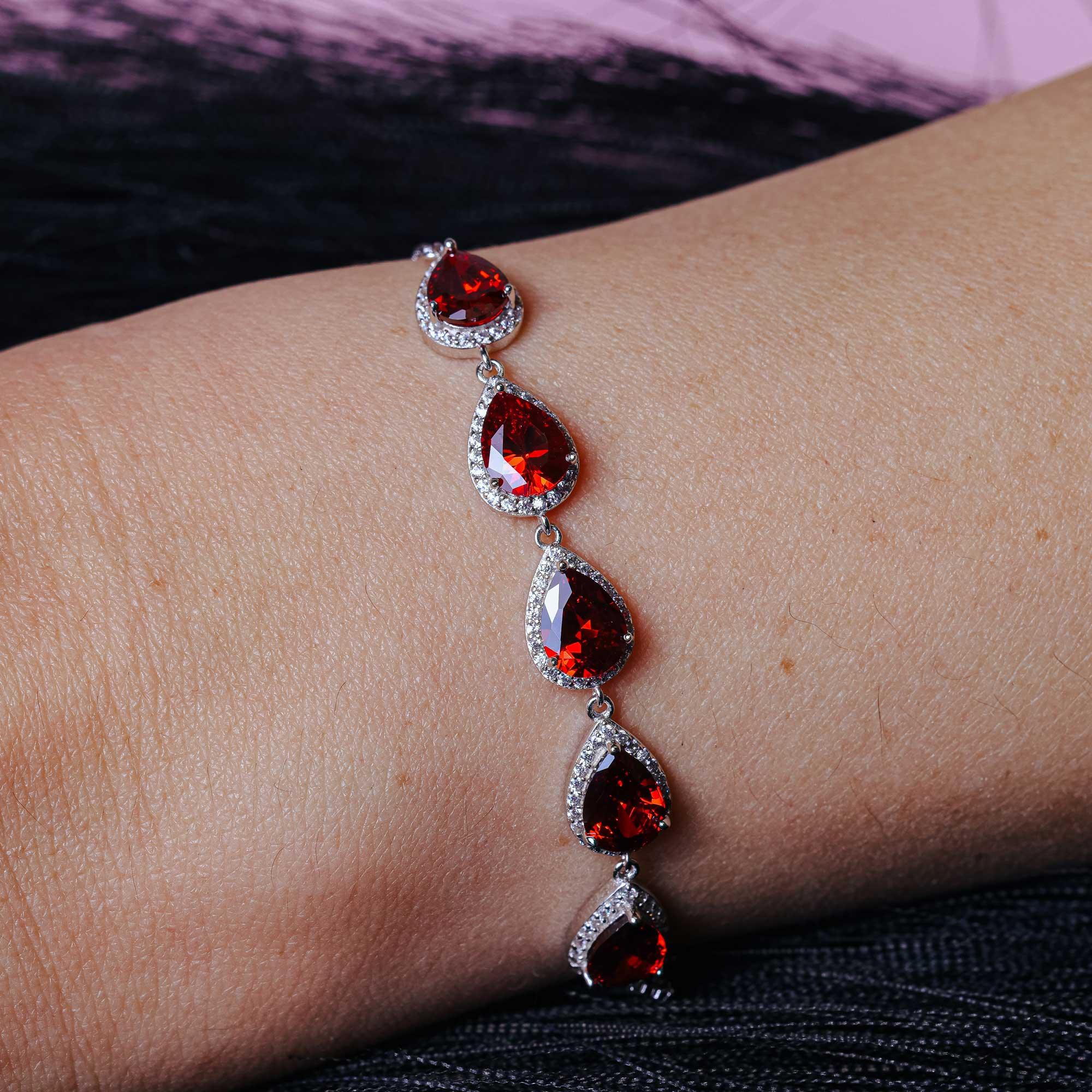 Pulsera Lariat de plata de ley 925 rodiada con 5 micropavé de circonitas rojas en forma de pera y circonitas redondas transparentes - STB00549RED